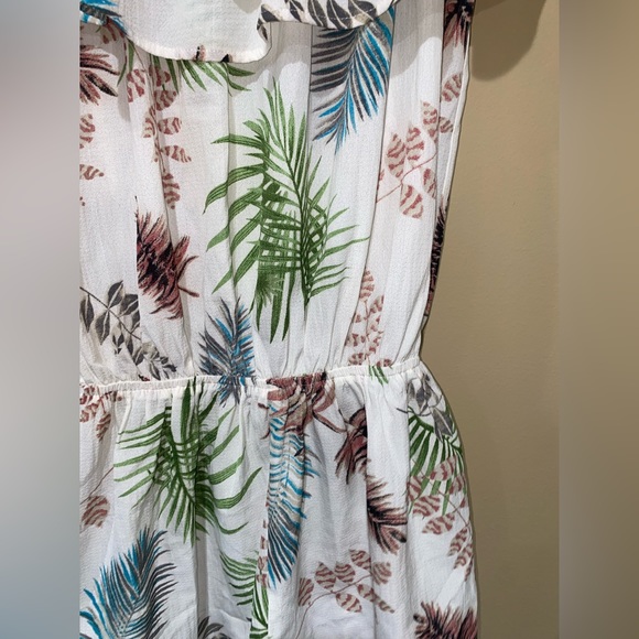 NEVER WORN* Medium beautiful open shoulder romper - Picture 2 of 6